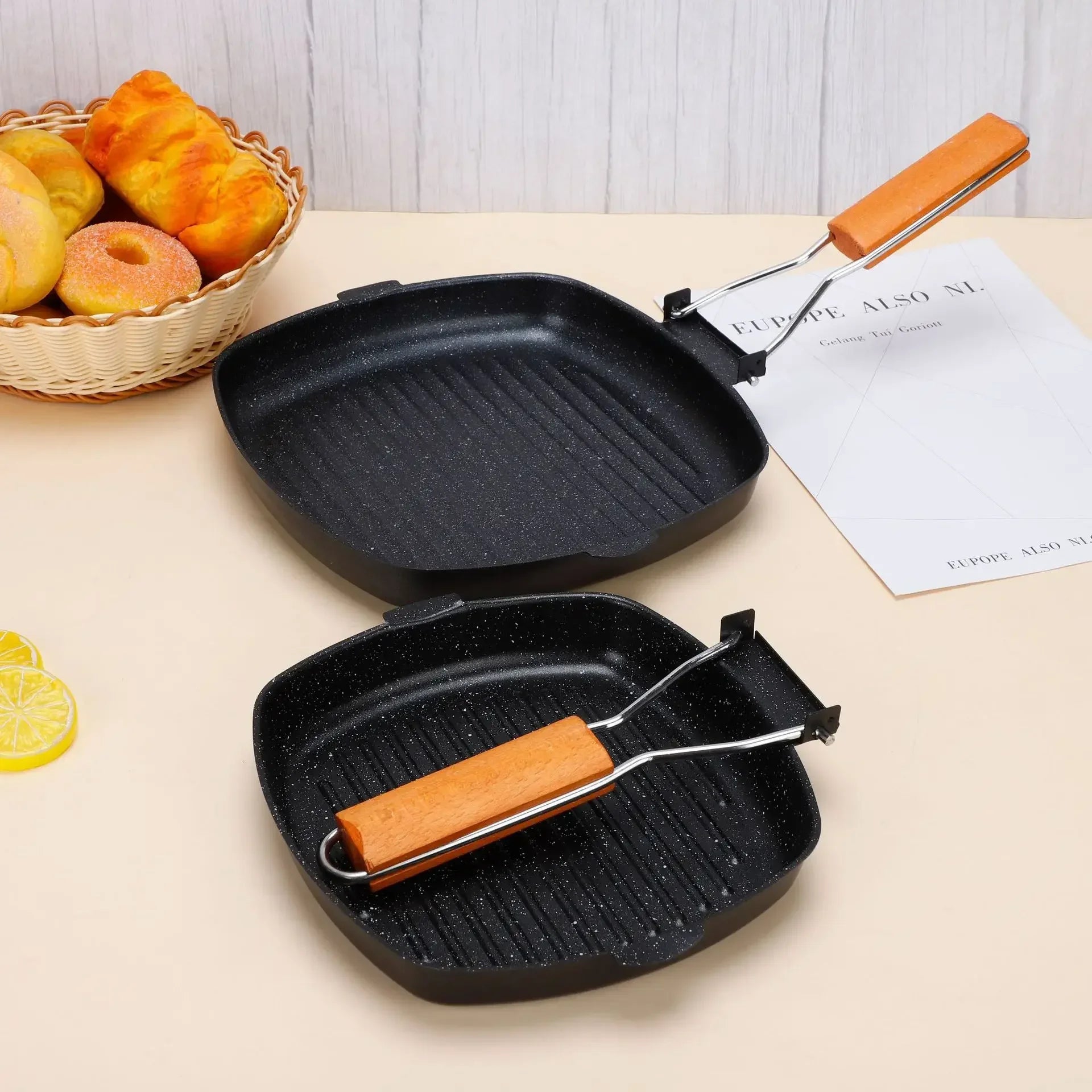 Steak Pan Foldable Frying Pan Picnic Outdoor Grill Pan Anti-scald Wooden Handle,Seasoning Bottle Food Cilps Kitchen Accessories